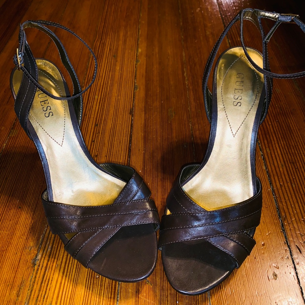 Guess WGrainer Dark Brown Leather Size 9